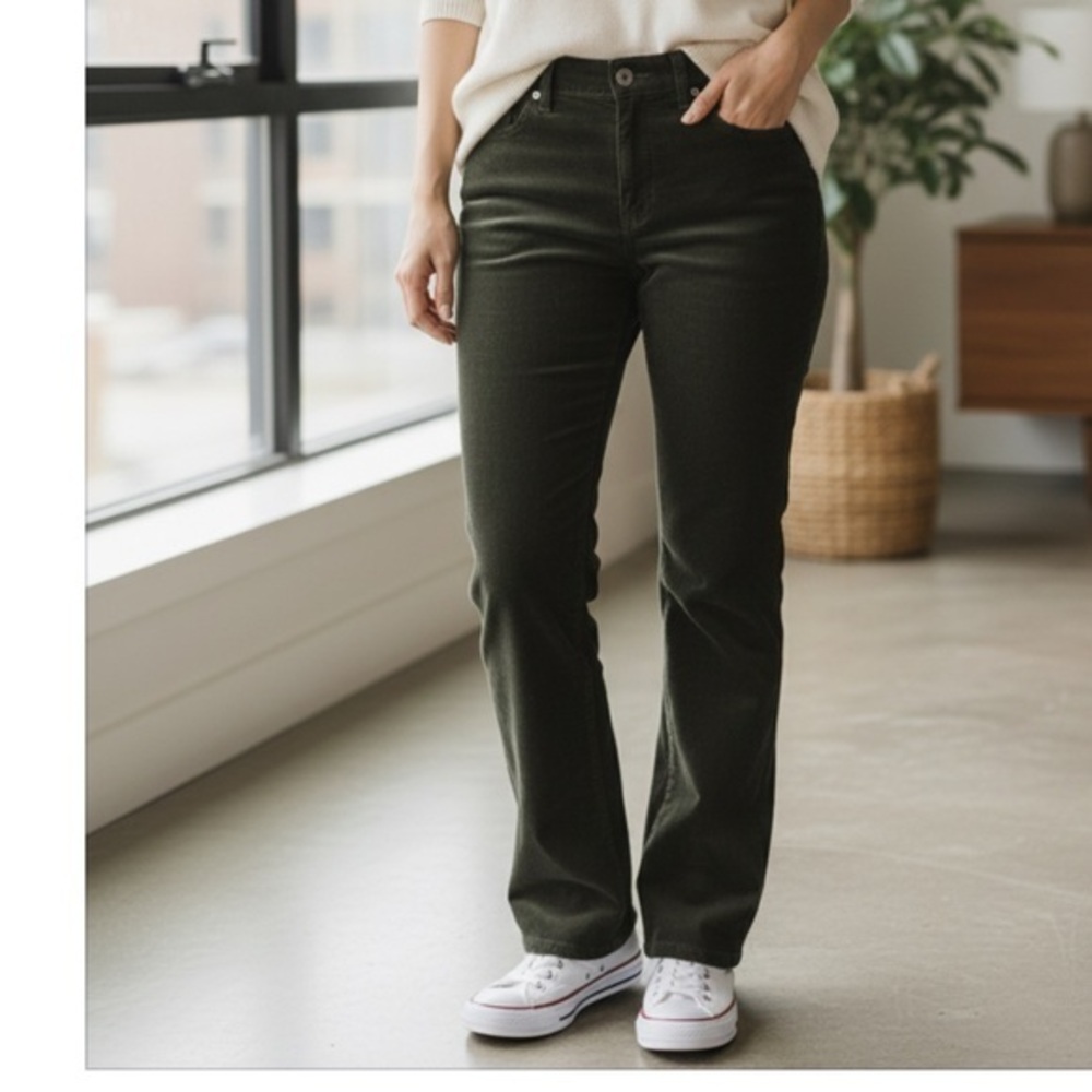 Talbots Corduroy Straight Leg Jeans in Forest Green in size 10